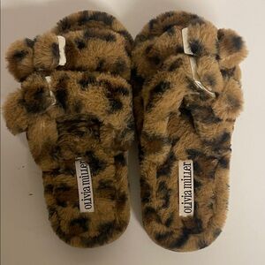 Olivia Miller Brown Leopard Fuzzy Slippers